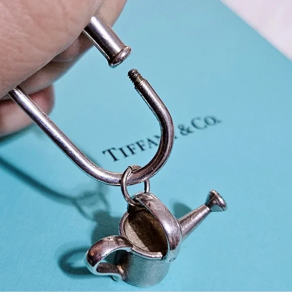 🧧SOLD🎋 RARE Vintage Tiffany & Co. Watering Can Silver Charm Key Ring Keychain - Picture 3 of 7